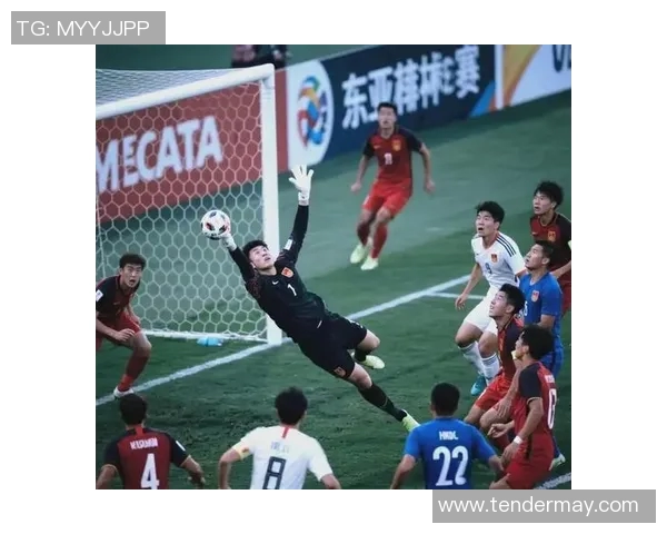 上海足球队战术变革引发热议球迷与专家共同探讨未来发展方向 上海足球队战术变革引发热议球迷与专家共同探讨未来发展方向