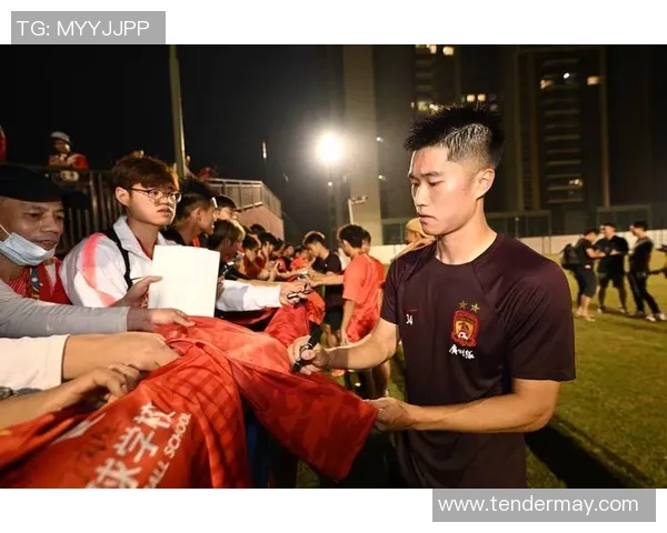 恒大足球明星队携手打造中国足球新未来，助力青少年成长与发展